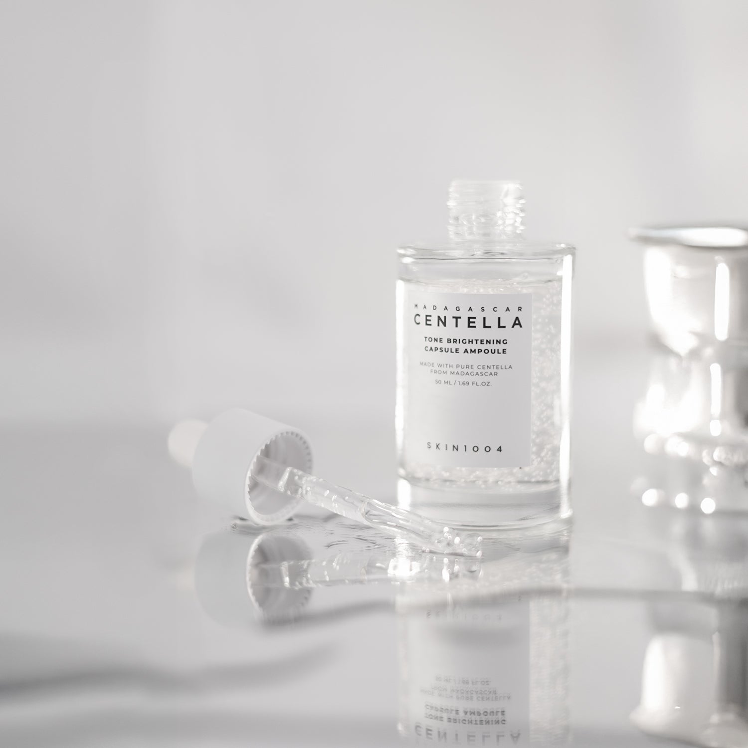 Madagascar Centella Tone Brightening Capsule Ampoule – Luminosidad Intensa